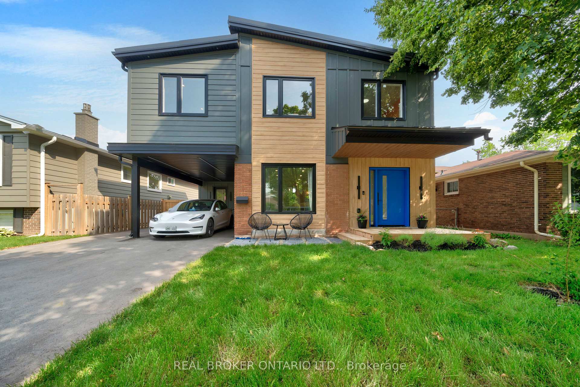 Front of 579 Chamberlain Road
