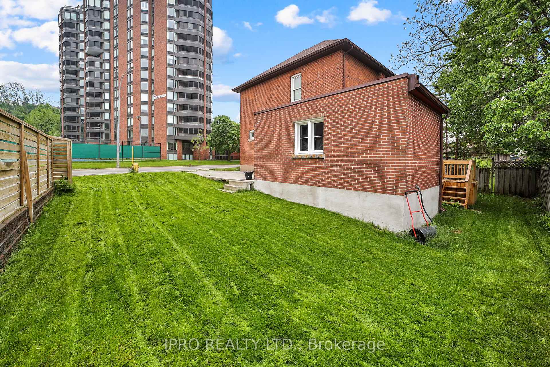 Photo 3 of 243 Dunlop Street E, Barrie, North Shore — HOMEH