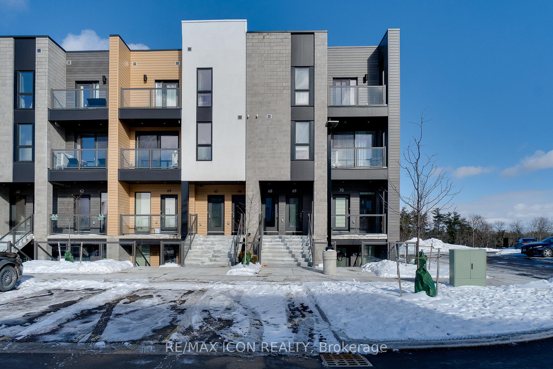 Front of Unit 68, 261 Woodbine Avenue W