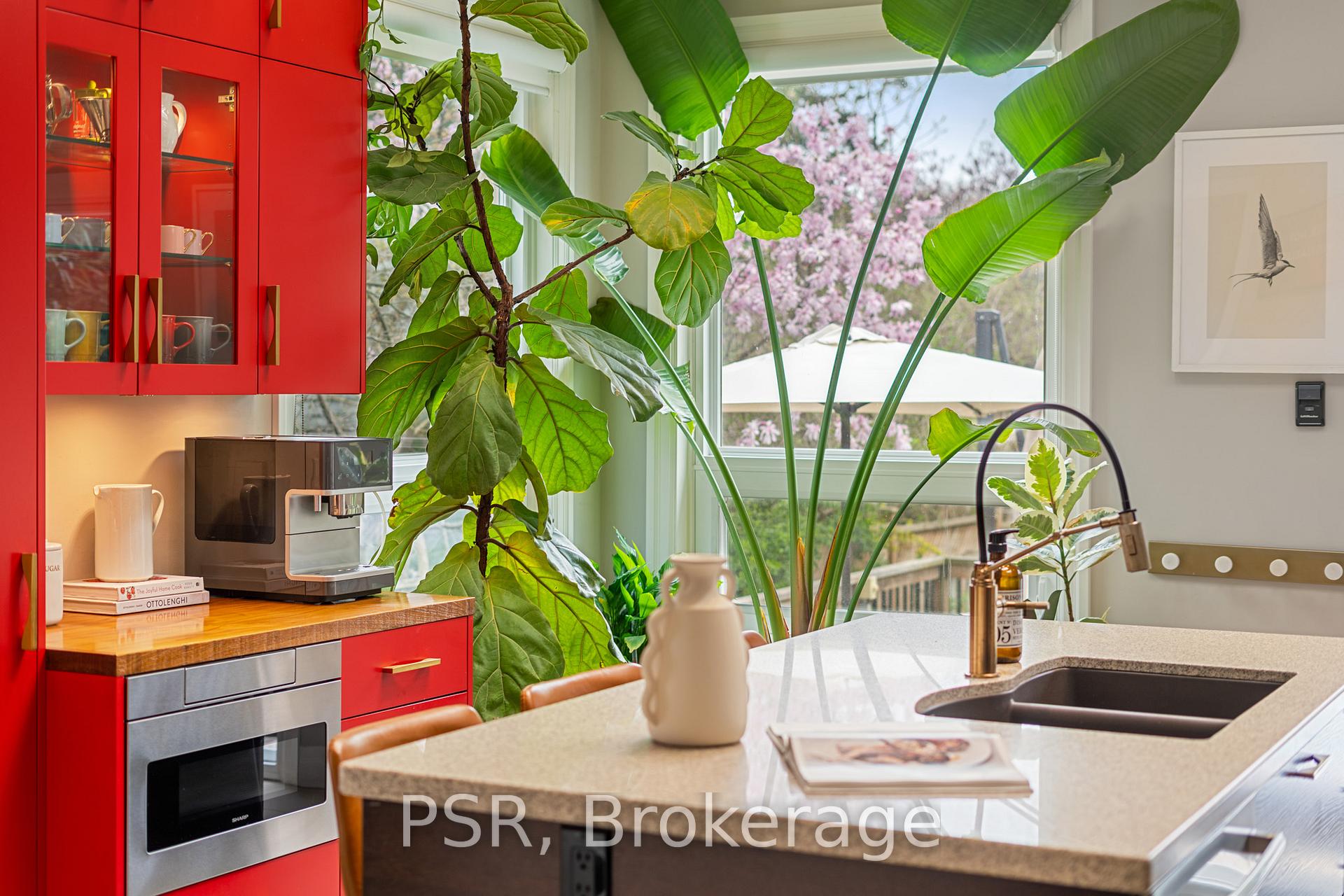 Photo 3 of 343 Balliol Street, Toronto, Mount Pleasant East — HOMEH