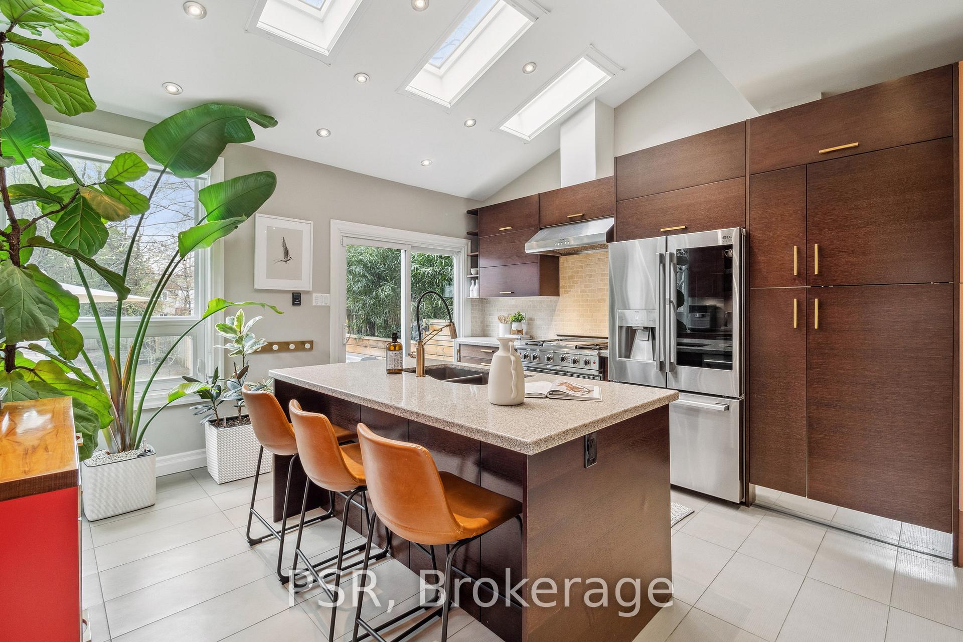 Photo 10 of 343 Balliol Street, Toronto, Mount Pleasant East — HOMEH