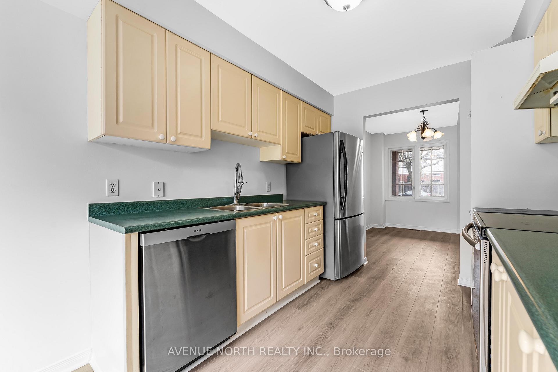 Photo 5 of 24 Central Park Drive, Ottawa, Central Park — HOMEH
