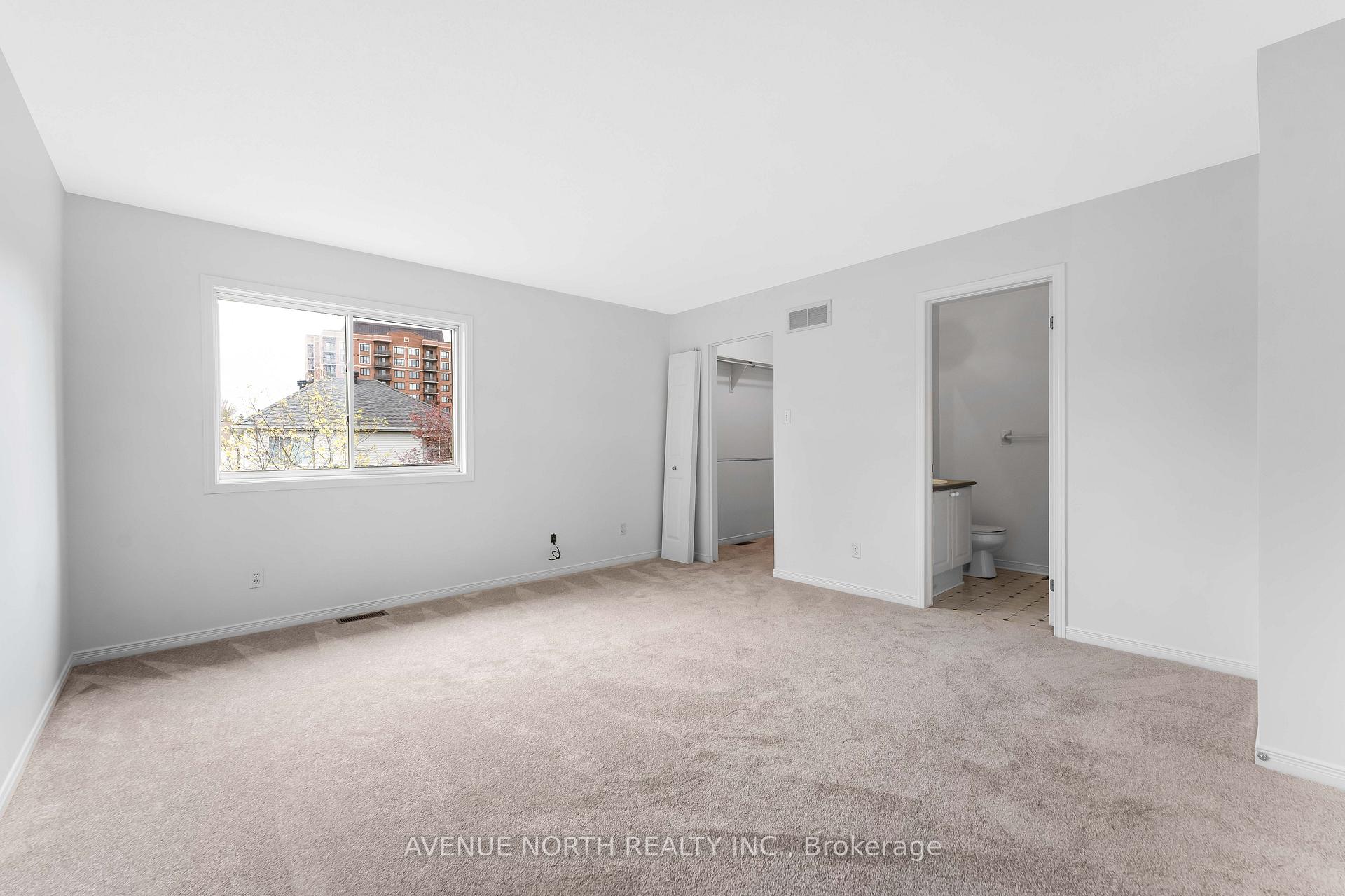 Photo 15 of 24 Central Park Drive, Ottawa, Central Park — HOMEH