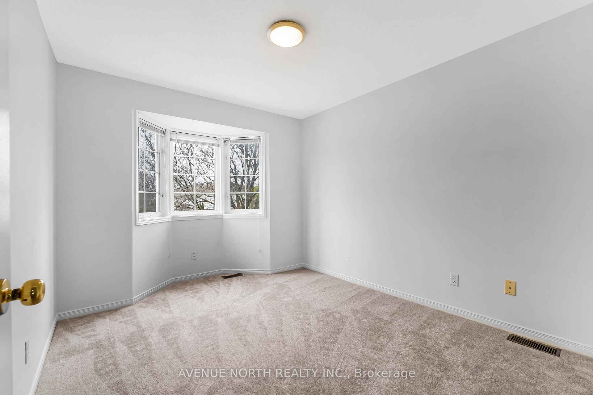 Photo 11 of 24 Central Park Drive, Ottawa, Central Park — HOMEH