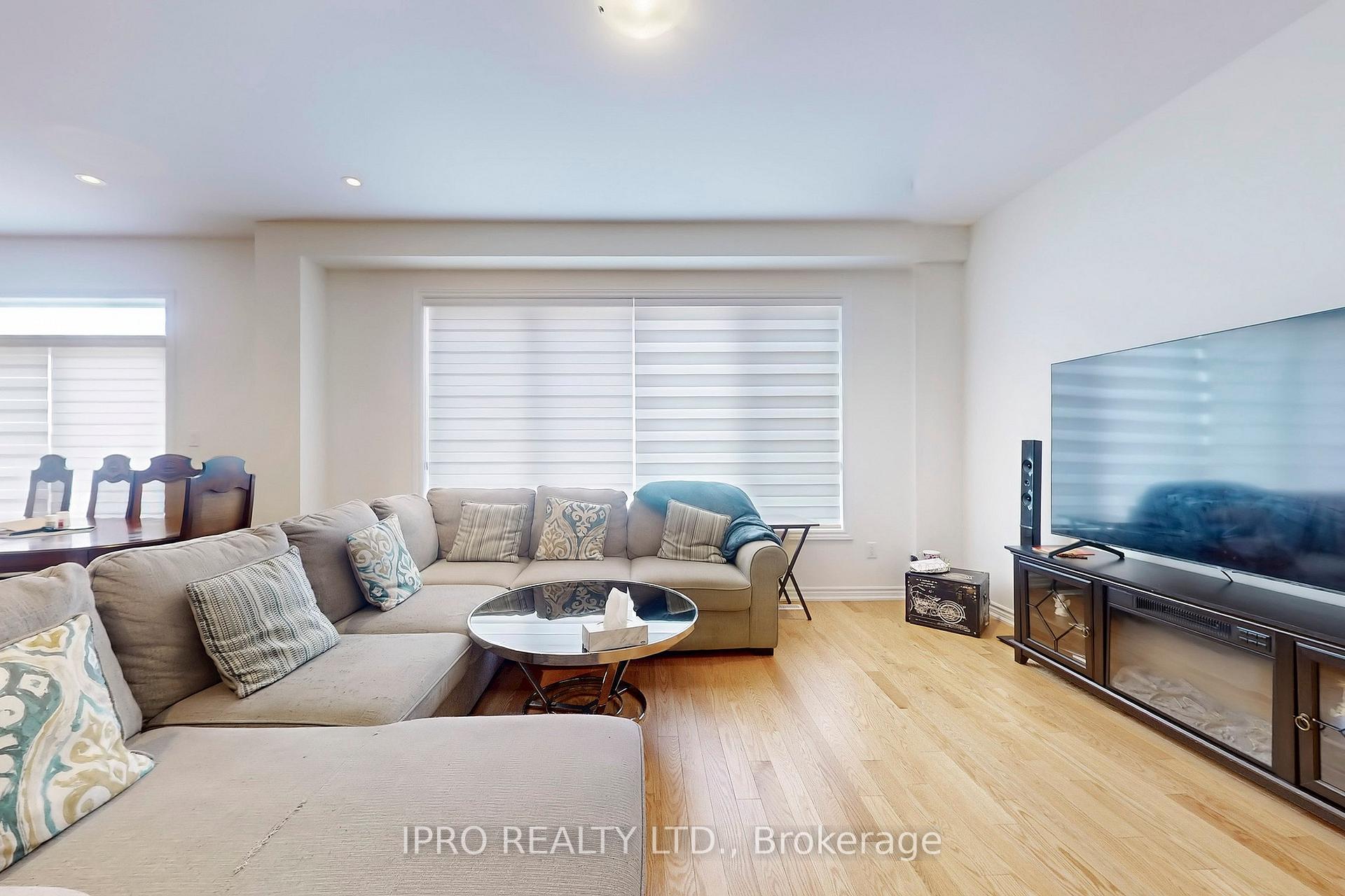 Photo 2 of 905 Rexton Drive, Oshawa, Kedron — HOMEH