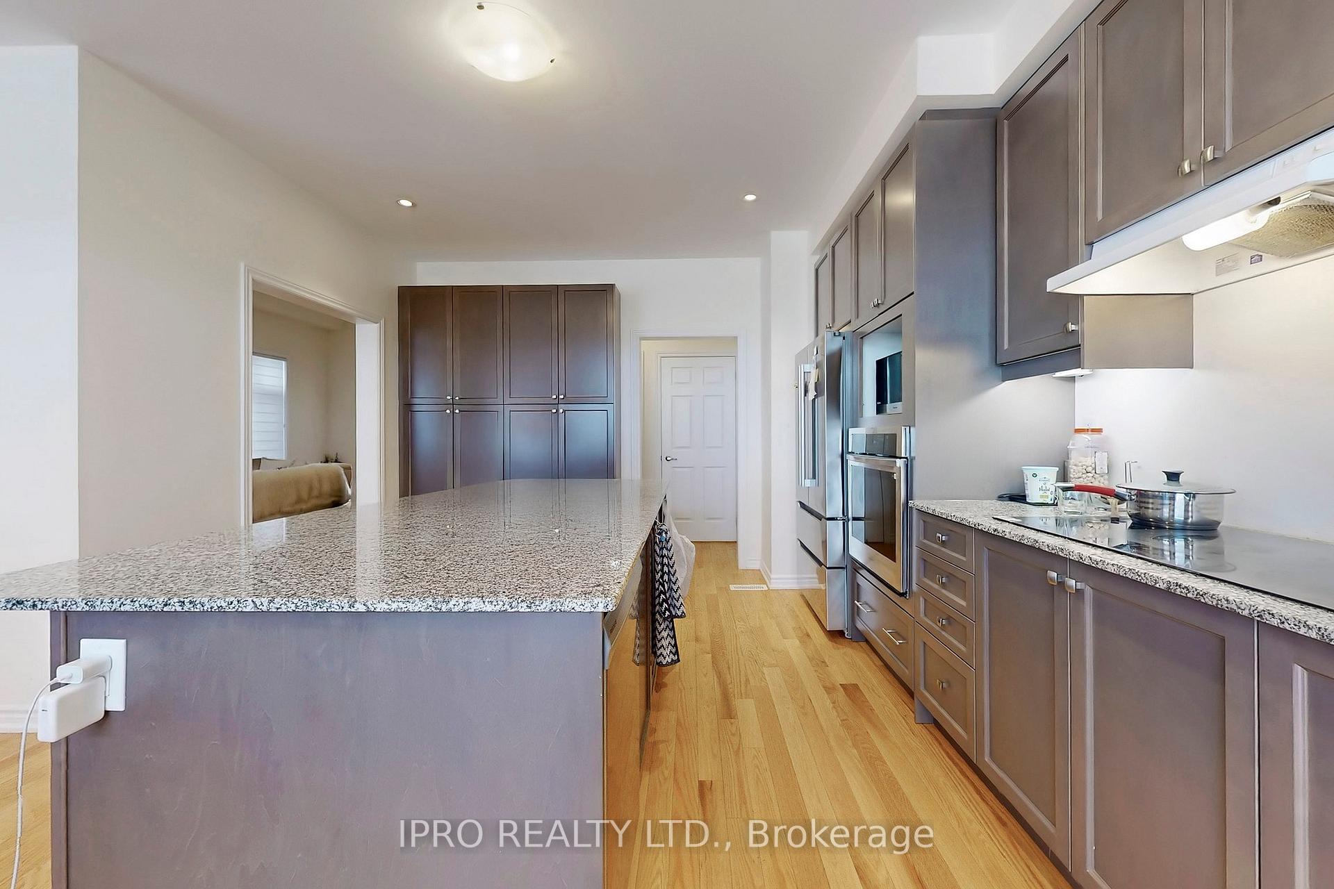 Photo 4 of 905 Rexton Drive, Oshawa, Kedron — HOMEH