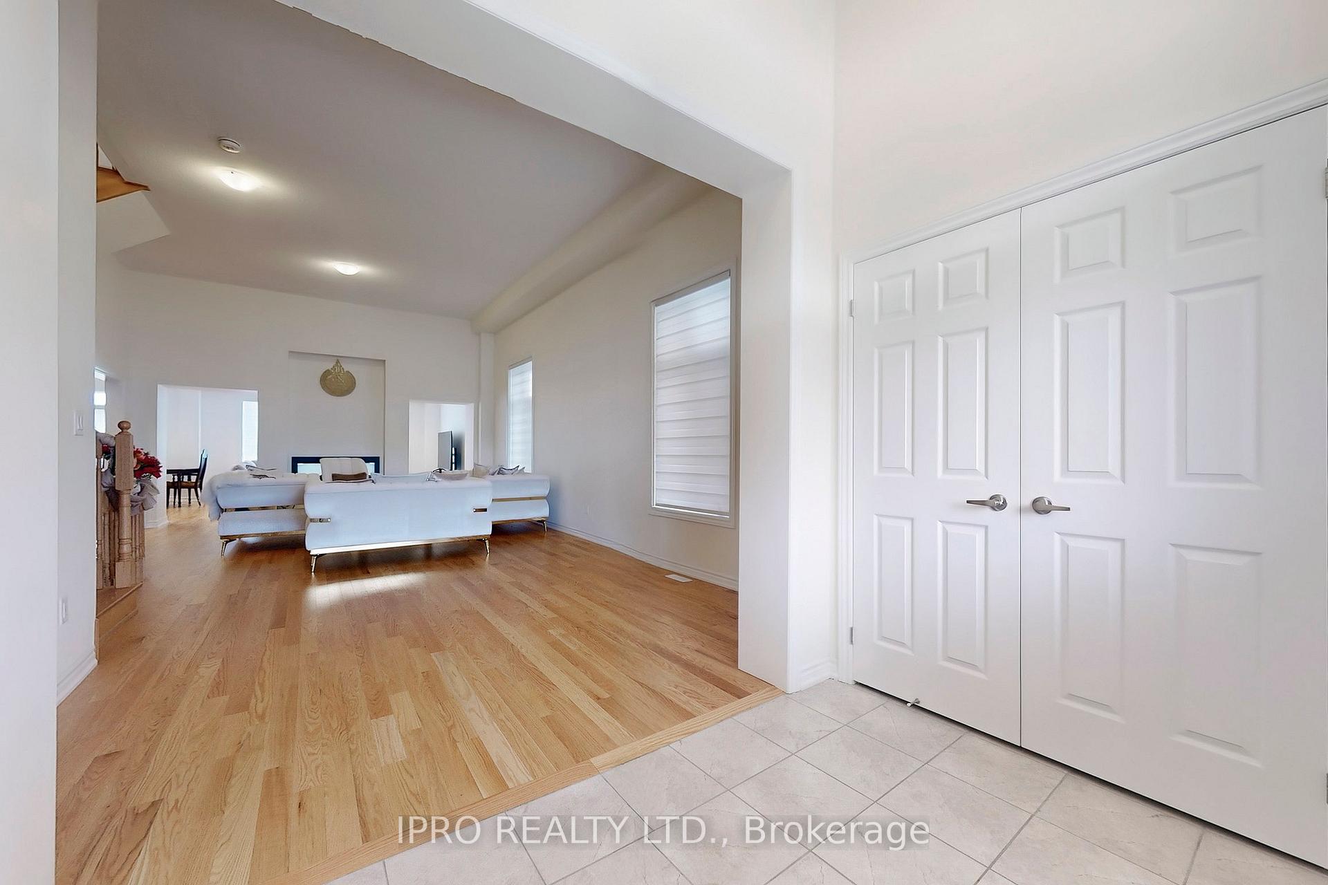 Photo 5 of 905 Rexton Drive, Oshawa, Kedron — HOMEH
