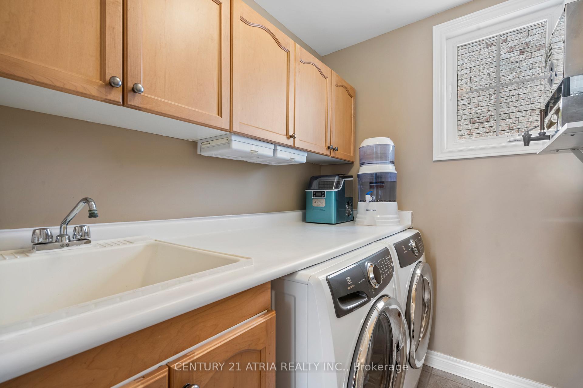 Photo 5 of 1 Carlinds Drive, Whitby, Rolling Acres — HOMEH