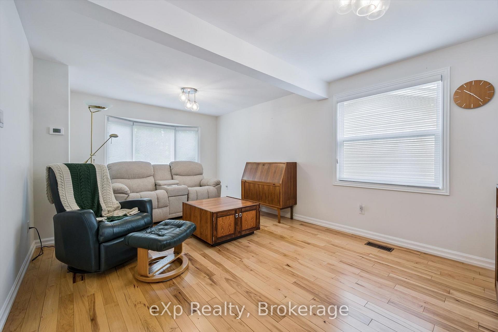 Photo 3 of 8 Aspen Valley Crescent, Guelph, Kortright West — HOMEH