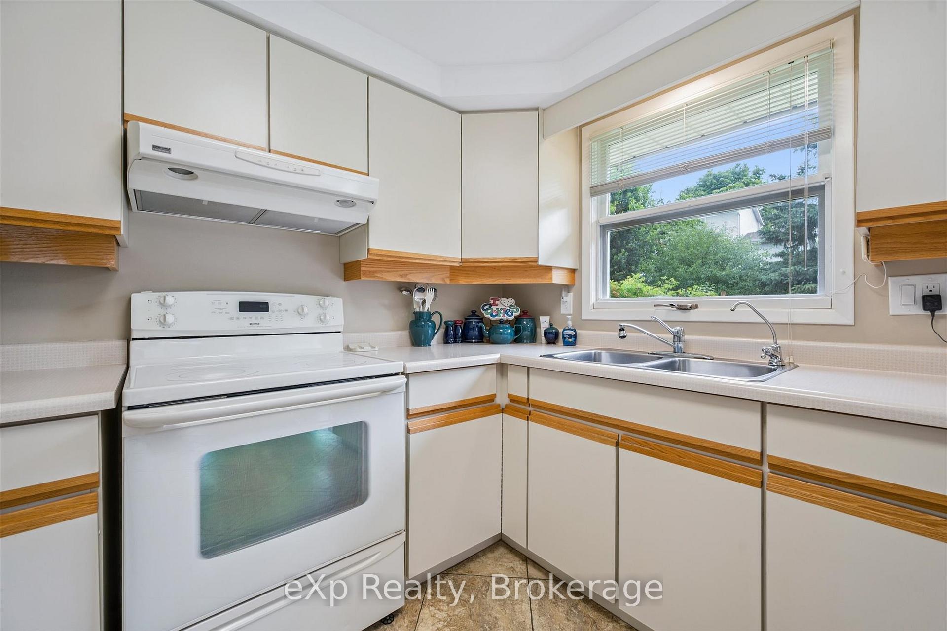 Photo 6 of 8 Aspen Valley Crescent, Guelph, Kortright West — HOMEH