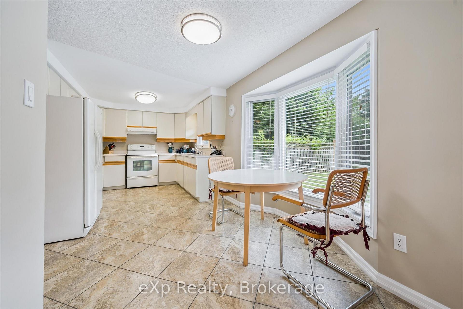 Photo 9 of 8 Aspen Valley Crescent, Guelph, Kortright West — HOMEH