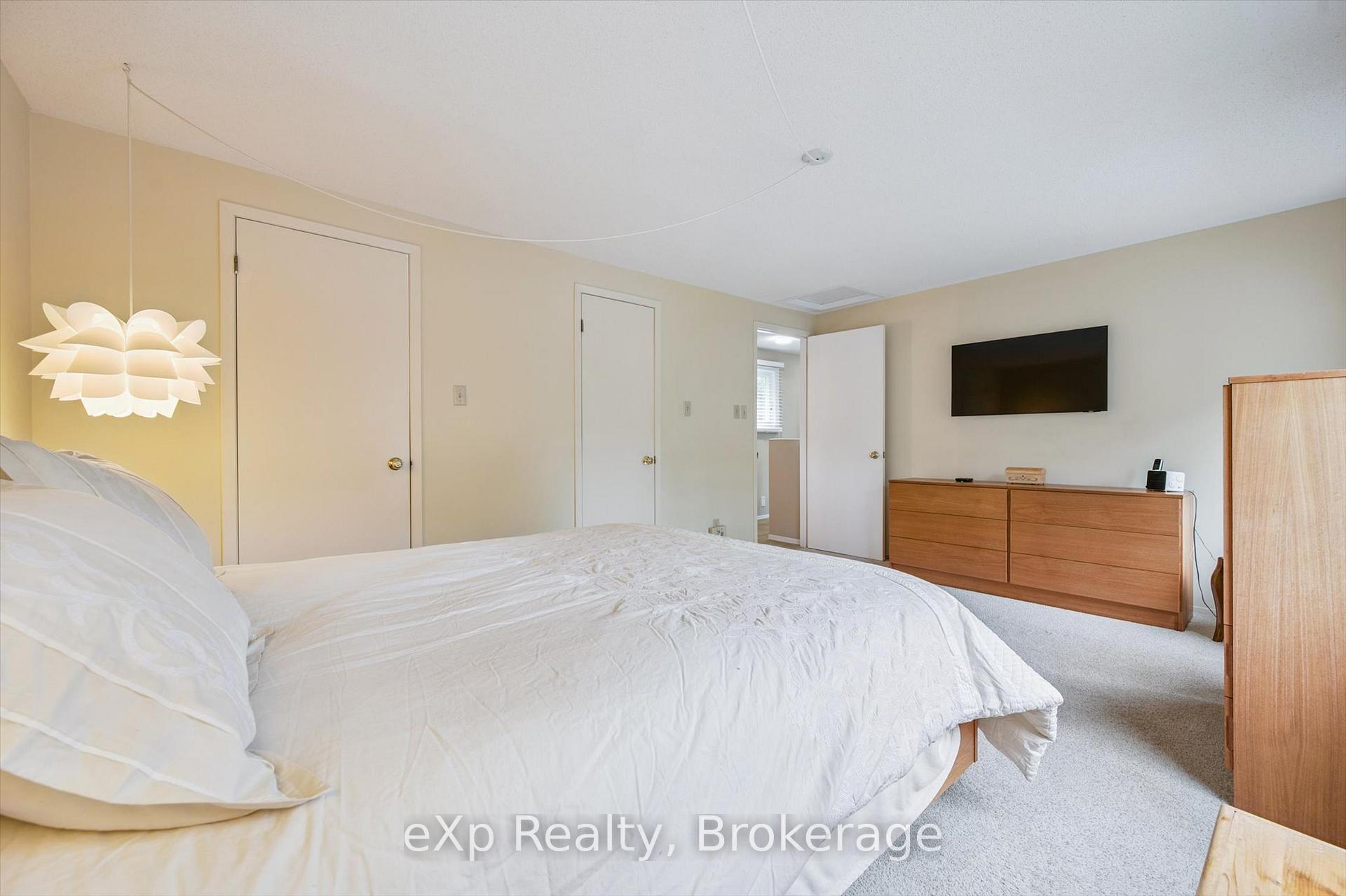 Photo 11 of 8 Aspen Valley Crescent, Guelph, Kortright West — HOMEH
