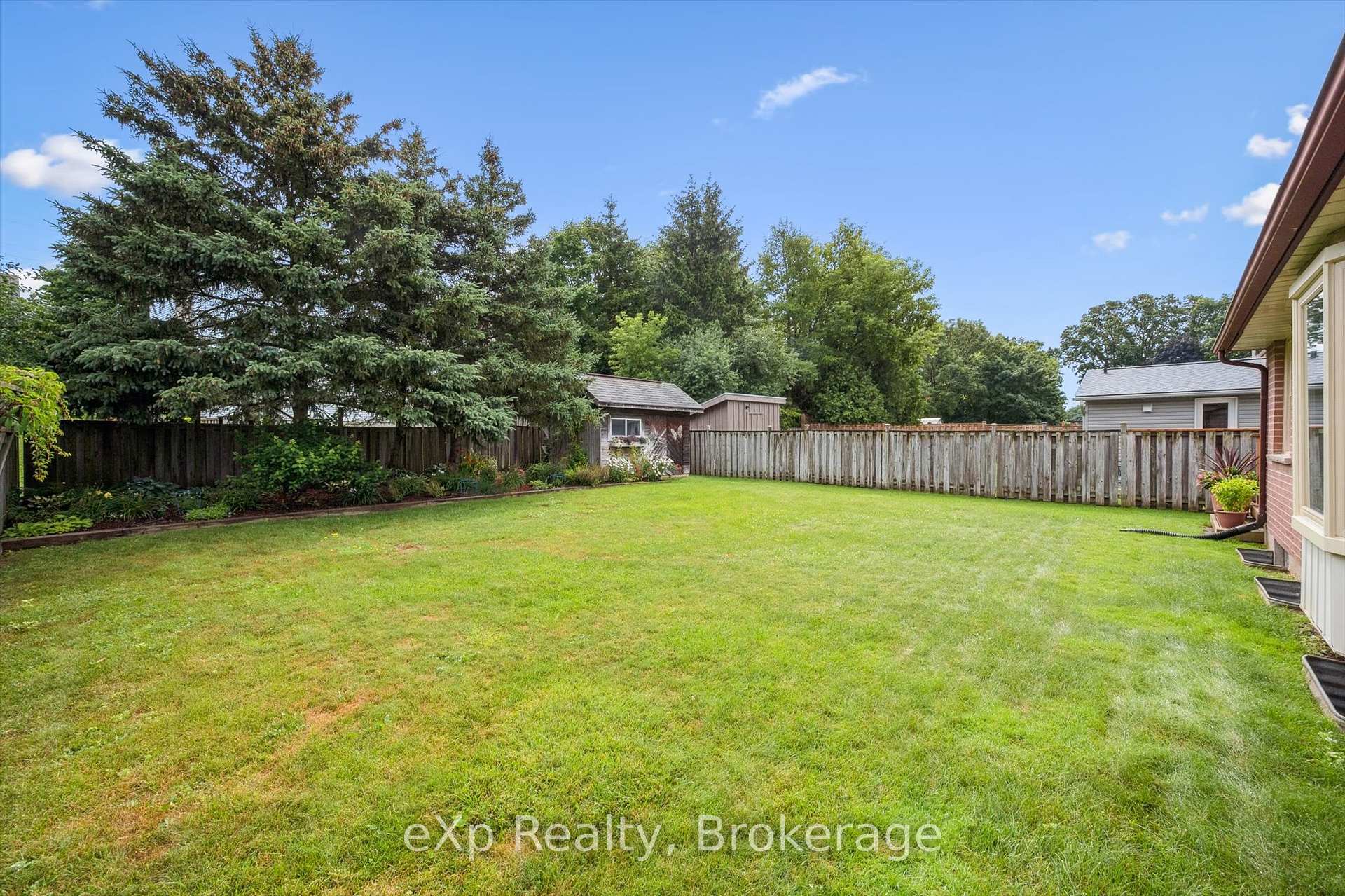 Photo 17 of 8 Aspen Valley Crescent, Guelph, Kortright West — HOMEH