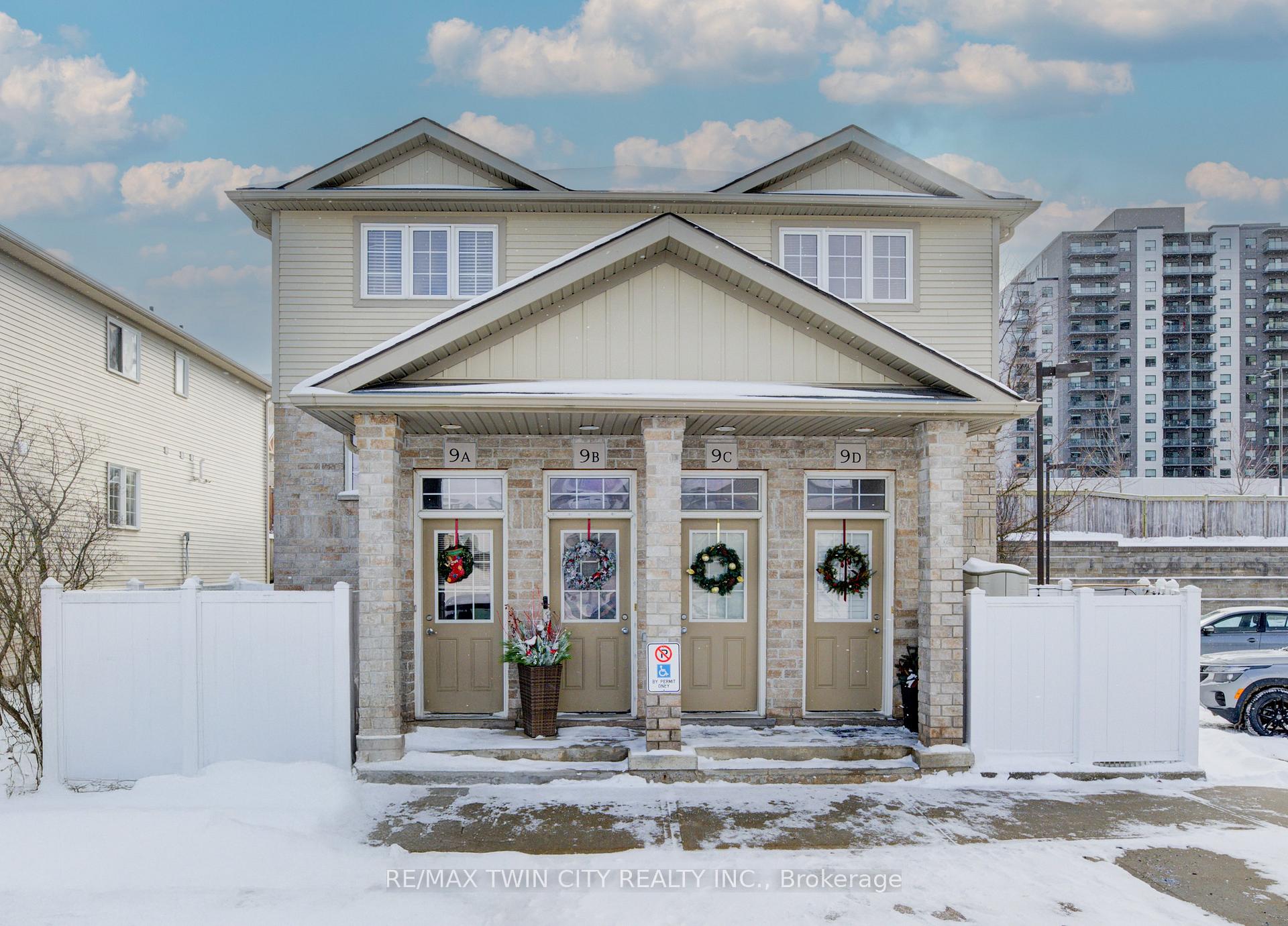 Photo 1 of Unit D9, 240 Westmeadow Drive, Kitchener — HOMEH