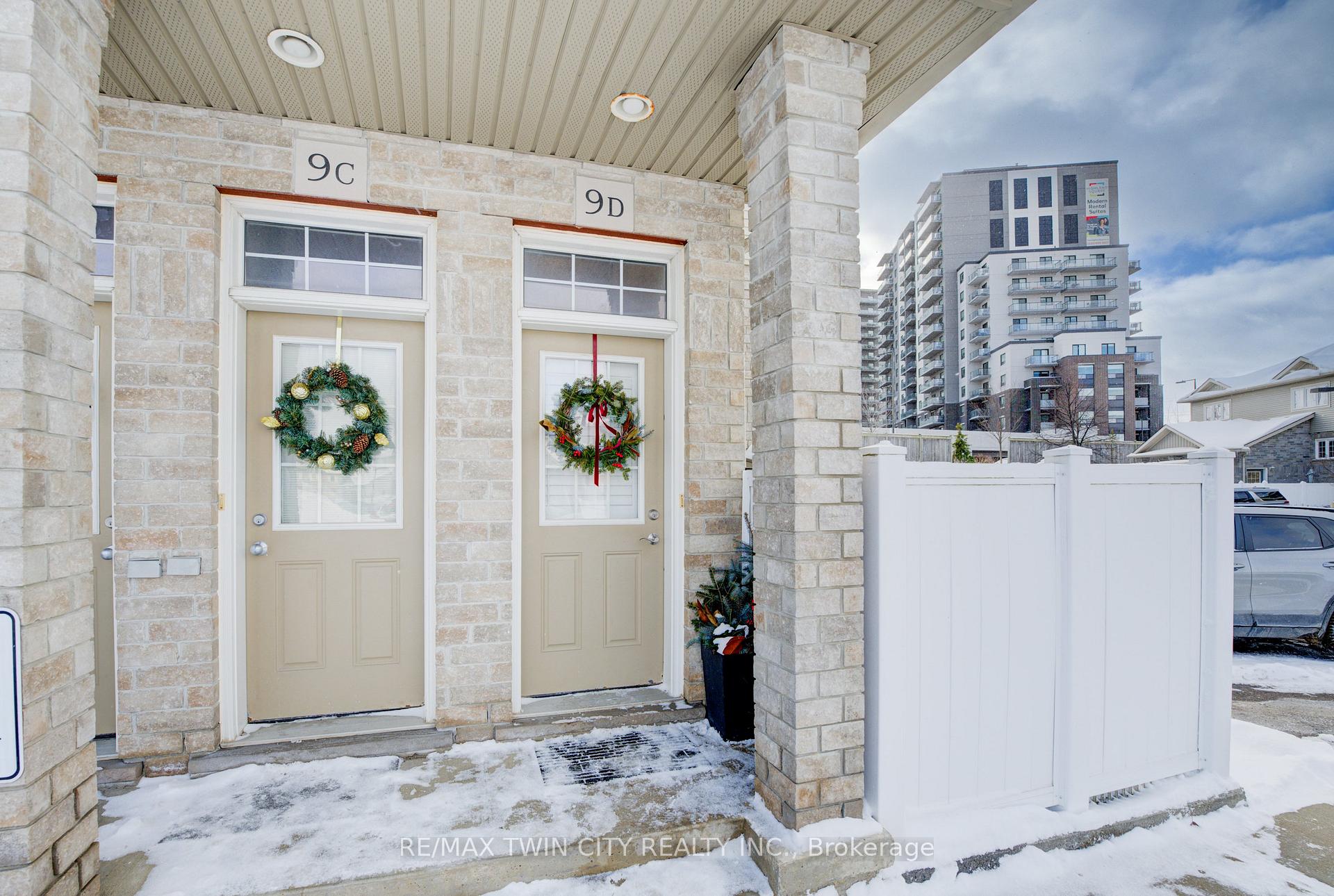 Photo 2 of Unit D9, 240 Westmeadow Drive, Kitchener — HOMEH