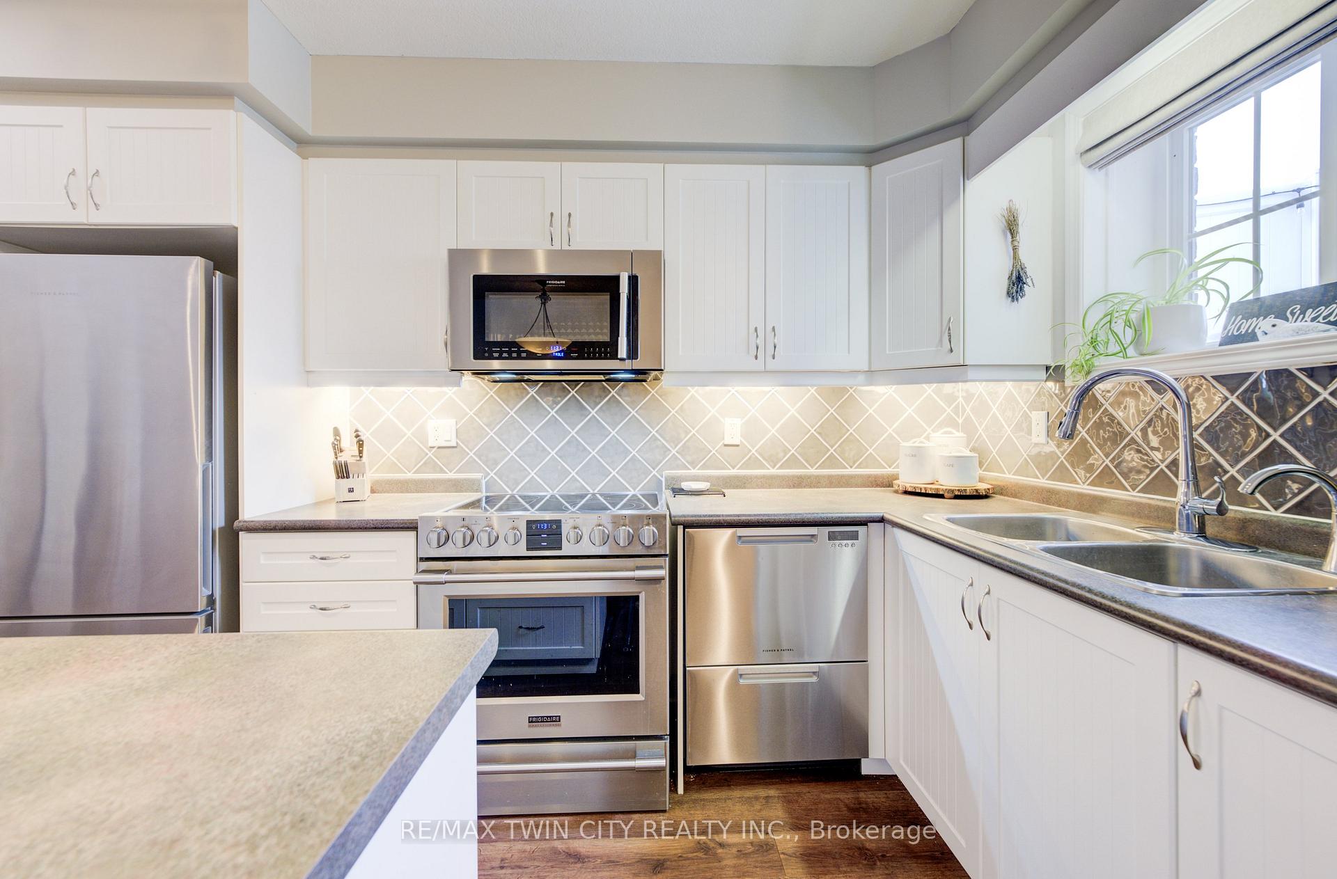 Photo 14 of Unit D9, 240 Westmeadow Drive, Kitchener — HOMEH