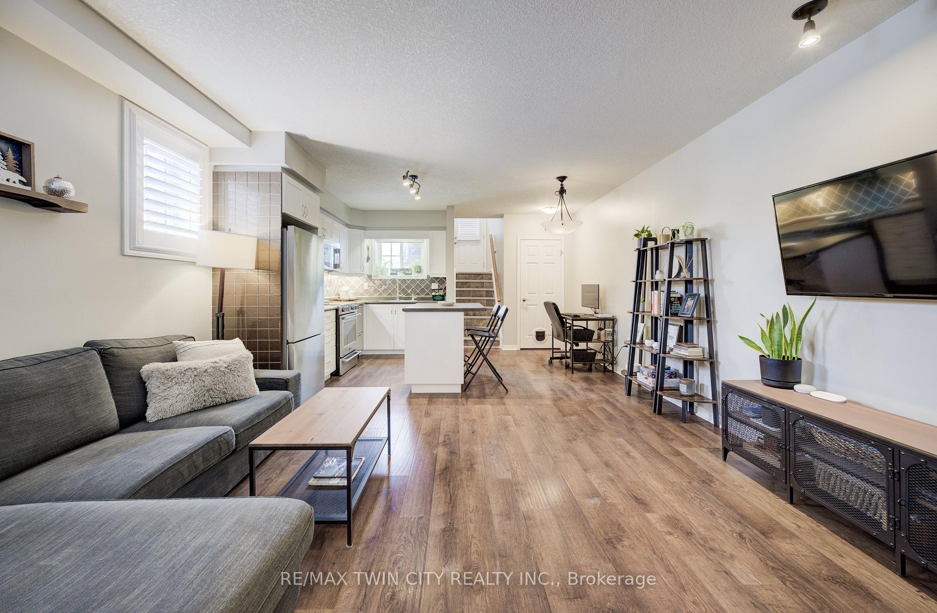 Photo 8 of Unit D9, 240 Westmeadow Drive, Kitchener — HOMEH