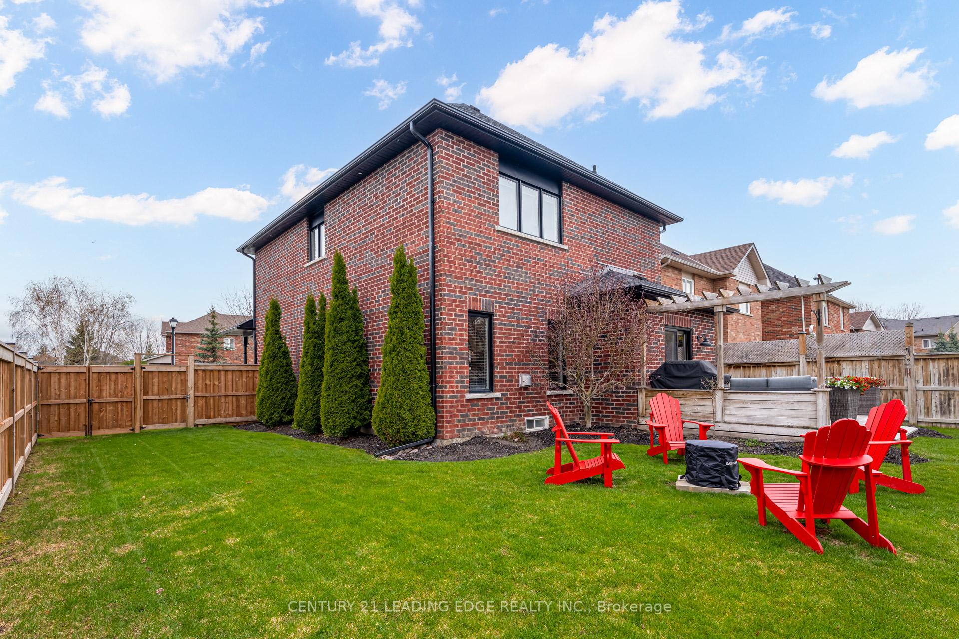 Photo 33 of 11 Foxbury Road, Uxbridge — HOMEH