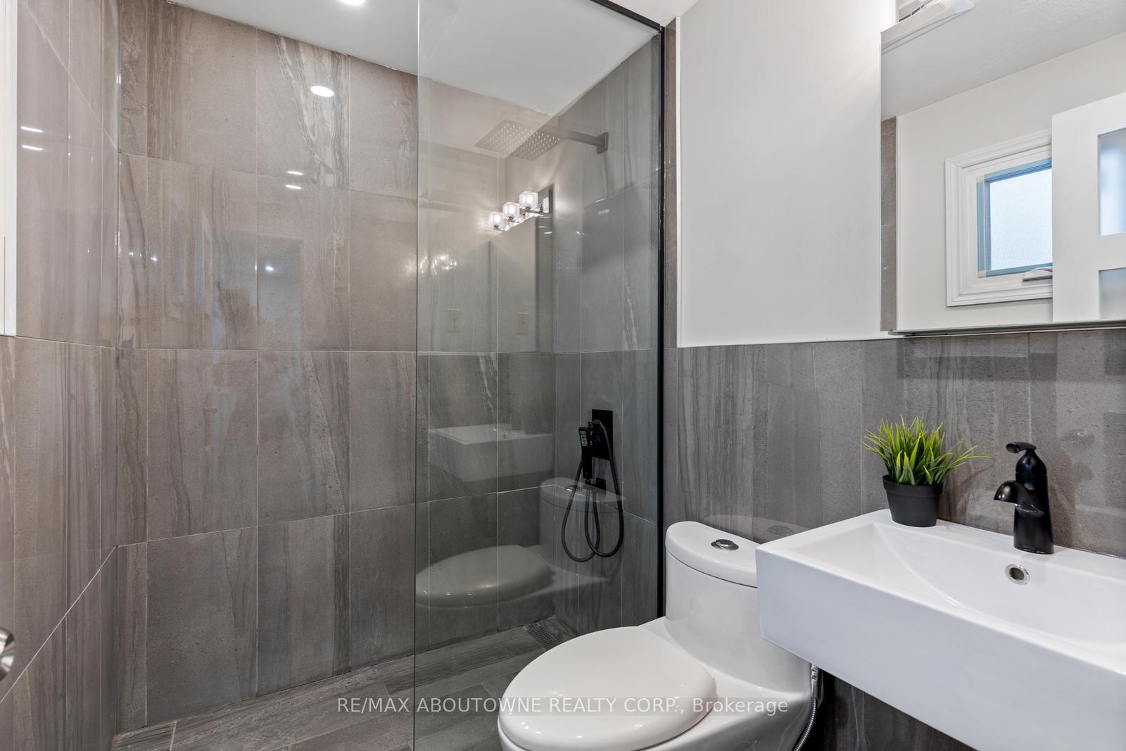 Photo 20 of 36 Gardiner Drive, Ajax, Central — HOMEH