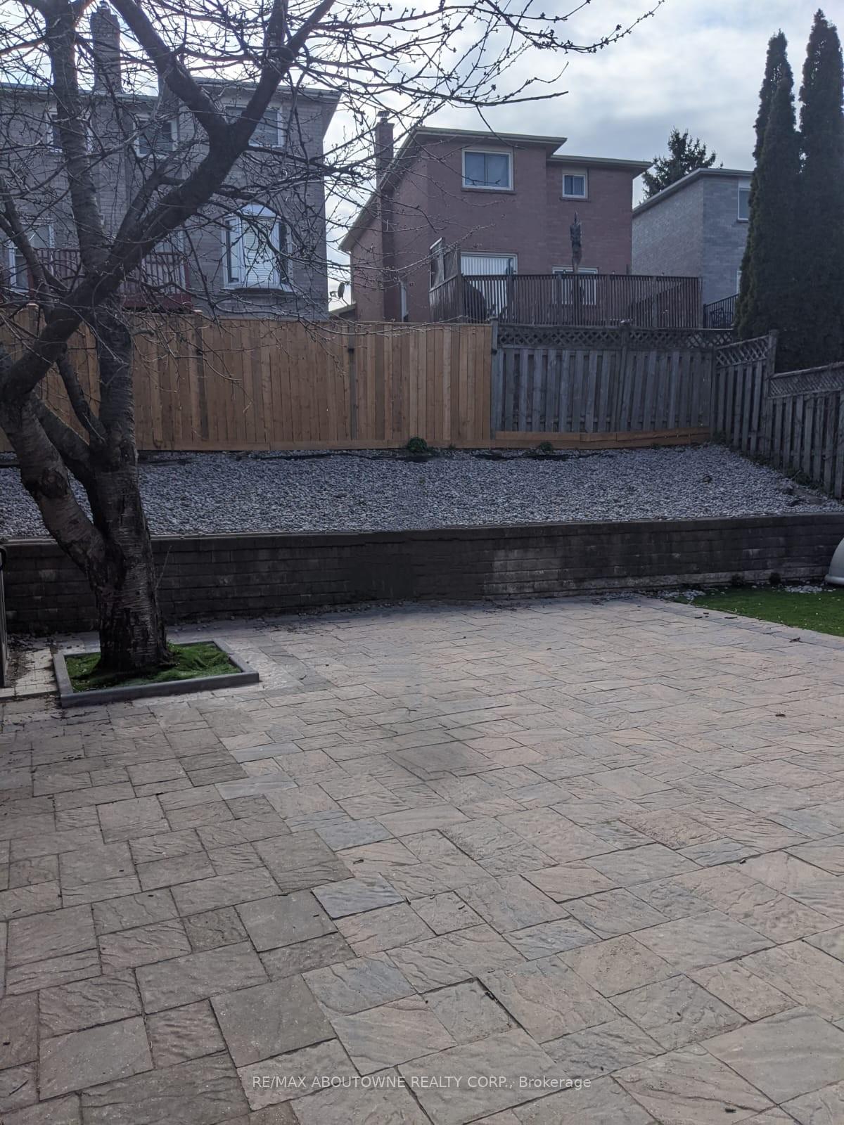 Photo 33 of 36 Gardiner Drive, Ajax, Central — HOMEH