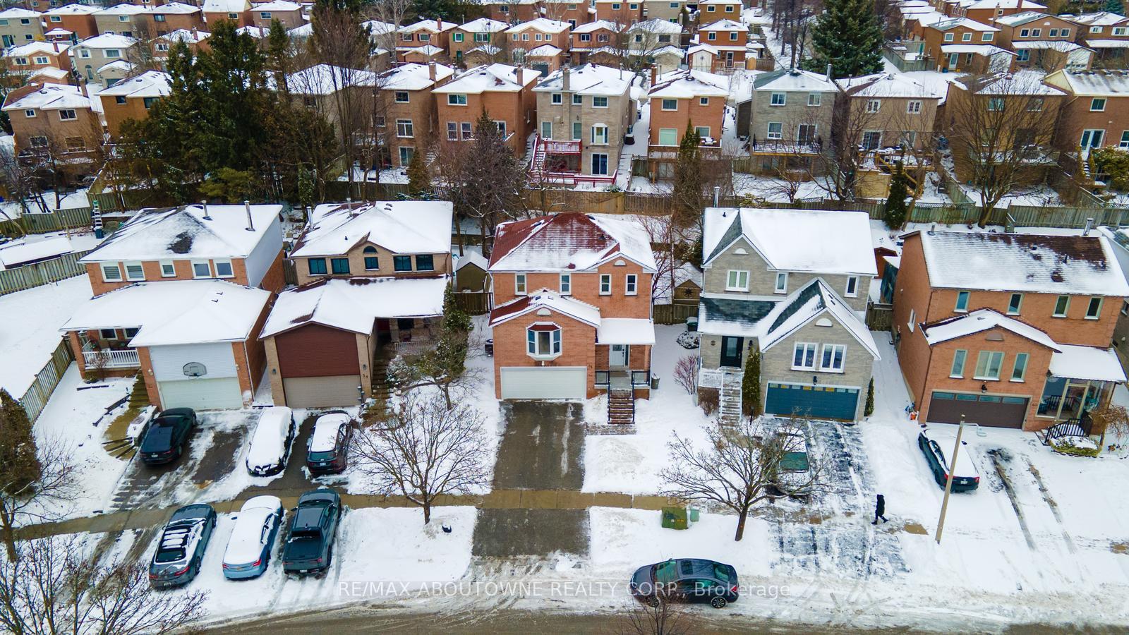 Photo 30 of 36 Gardiner Drive, Ajax, Central — HOMEH