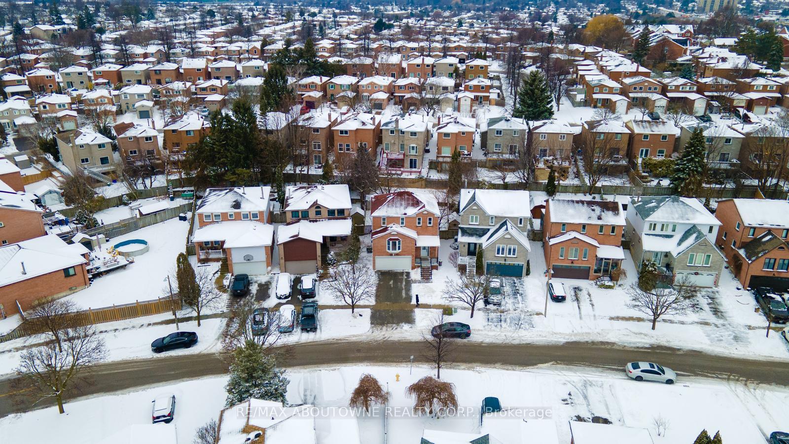 Photo 32 of 36 Gardiner Drive, Ajax, Central — HOMEH