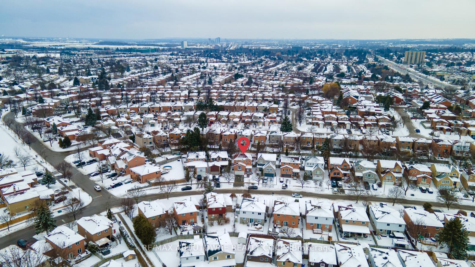 Photo 31 of 36 Gardiner Drive, Ajax, Central — HOMEH