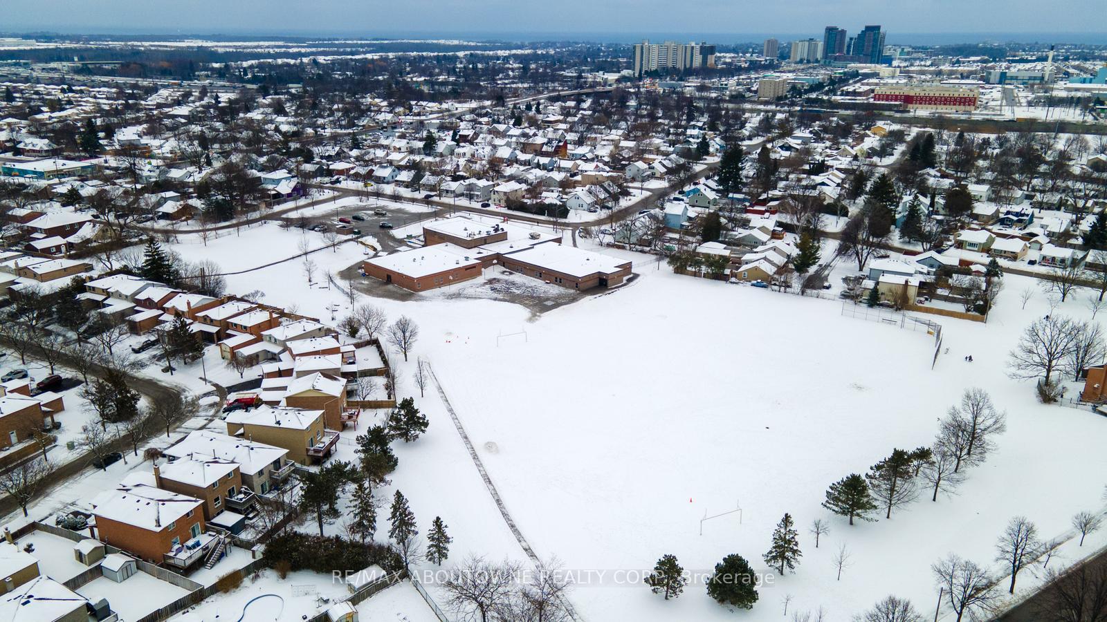 Photo 36 of 36 Gardiner Drive, Ajax, Central — HOMEH