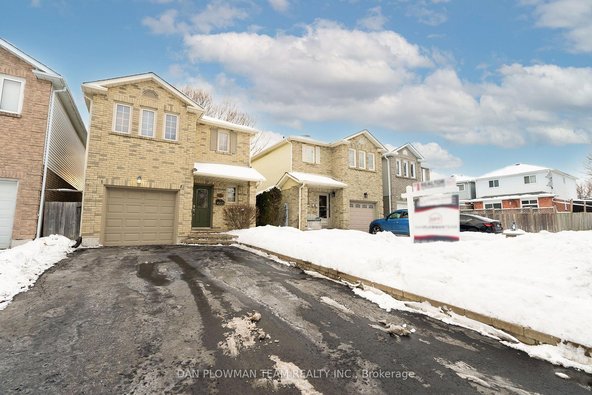 Photo 3 of 174 Adele Crescent, Oshawa, McLaughlin — HOMEH