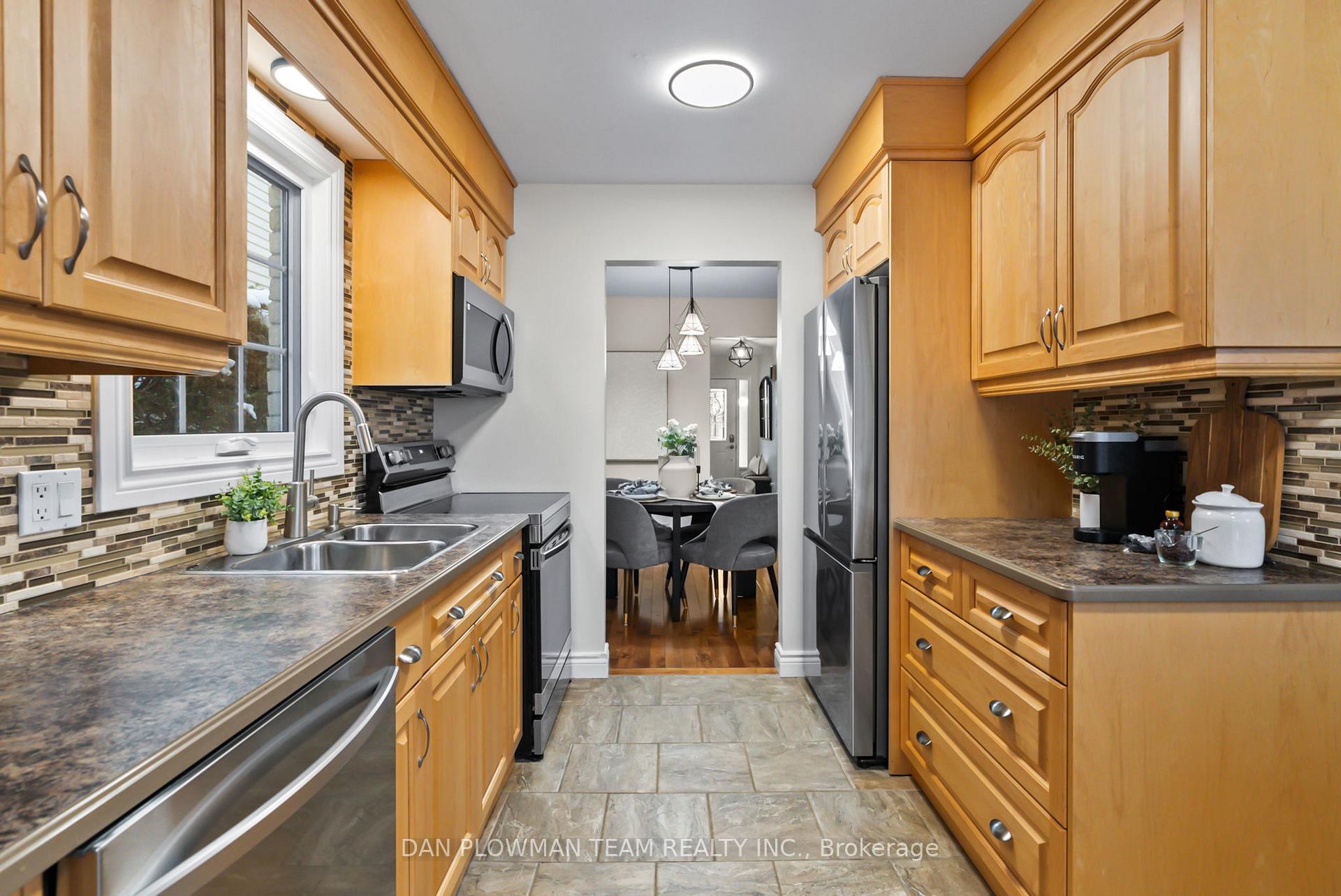 Photo 9 of 174 Adele Crescent, Oshawa, McLaughlin — HOMEH
