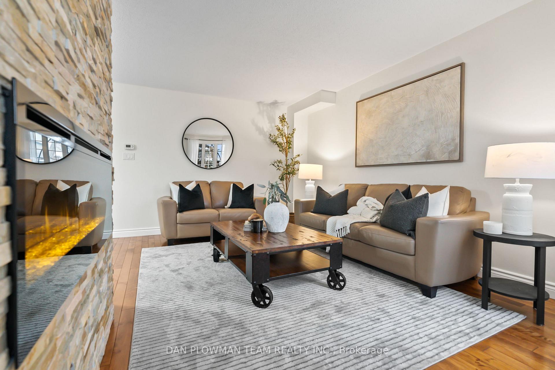 Photo 10 of 174 Adele Crescent, Oshawa, McLaughlin — HOMEH