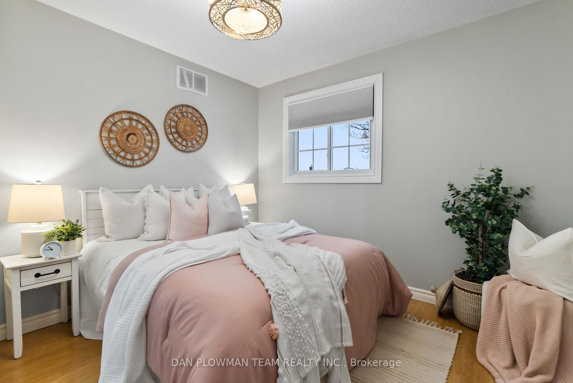 Photo 17 of 174 Adele Crescent, Oshawa, McLaughlin — HOMEH
