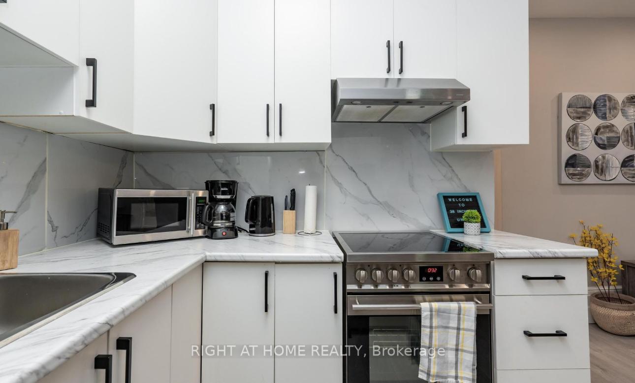 Photo 5 of 38 Inchbury Street, Hamilton, Strathcona — HOMEH