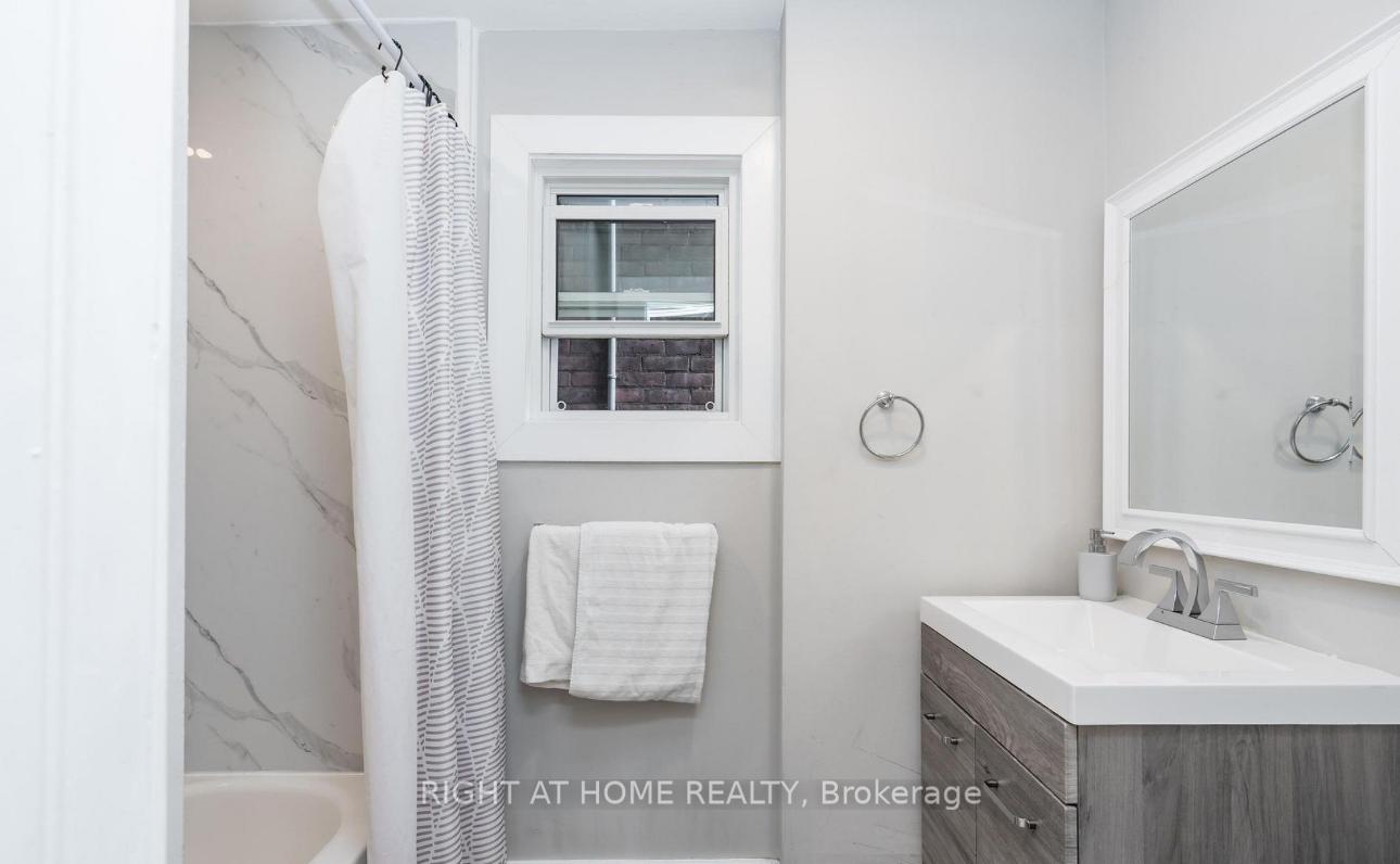 Photo 9 of 38 Inchbury Street, Hamilton, Strathcona — HOMEH