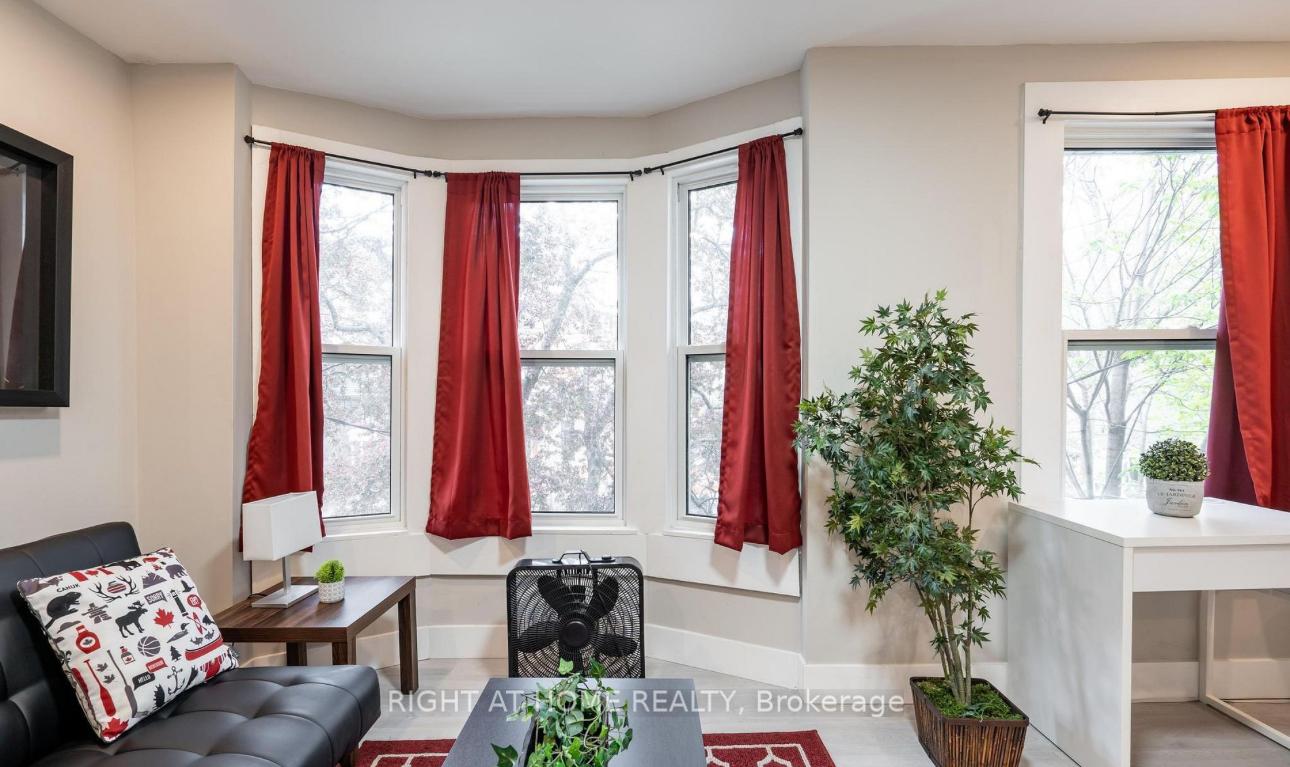 Photo 8 of 38 Inchbury Street, Hamilton, Strathcona — HOMEH