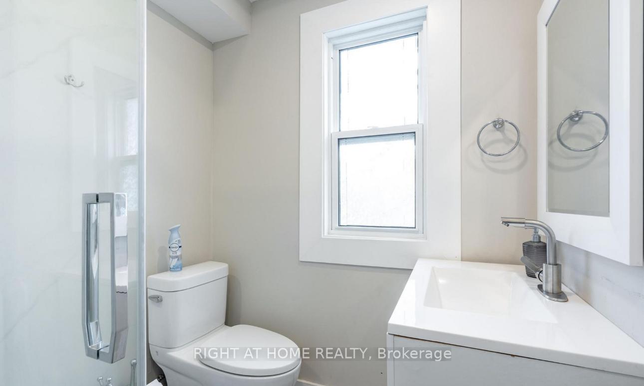 Photo 15 of 38 Inchbury Street, Hamilton, Strathcona — HOMEH