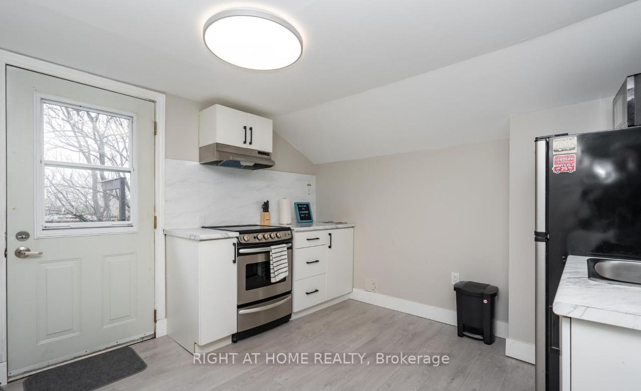 Photo 17 of 38 Inchbury Street, Hamilton, Strathcona — HOMEH