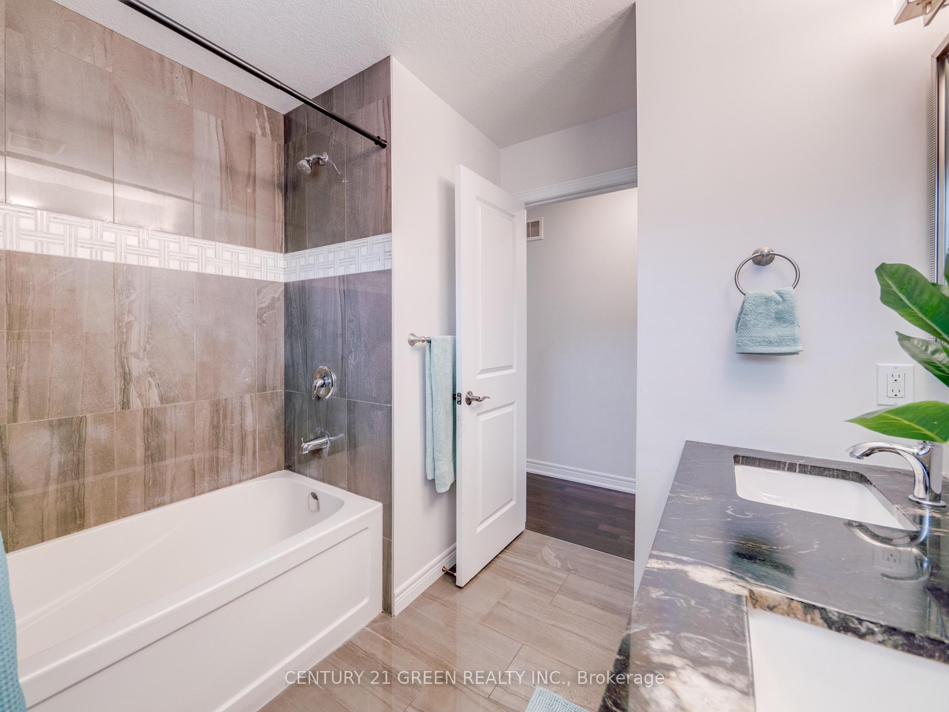 Photo 25 of 172 Melran Drive, Cambridge — HOMEH