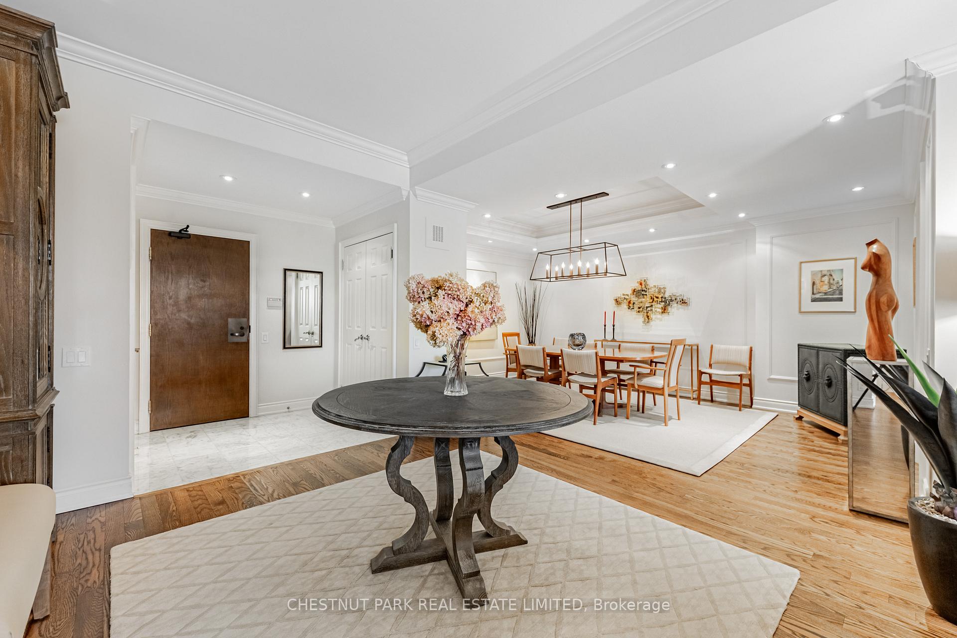 Photo 4 of Unit 810, 2900 Yonge Street, Toronto, Lawrence Park South — HOMEH