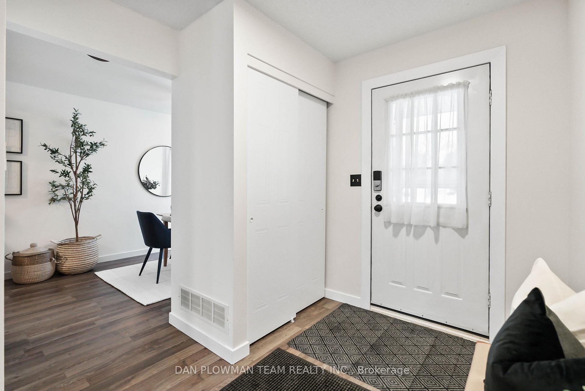 Photo 2 of 684 Elderberry Drive, Oshawa, Pinecrest — HOMEH