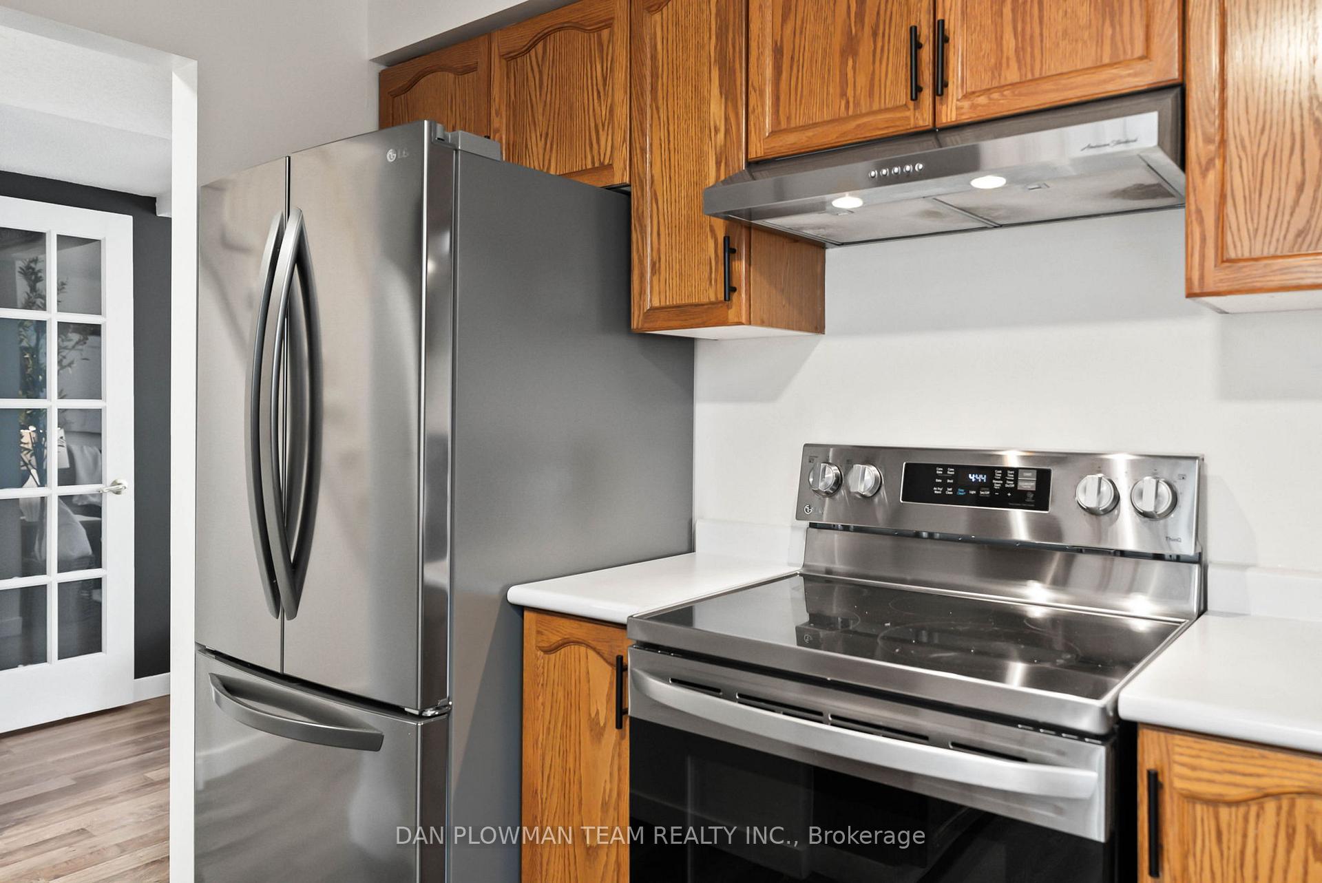 Photo 10 of 684 Elderberry Drive, Oshawa, Pinecrest — HOMEH