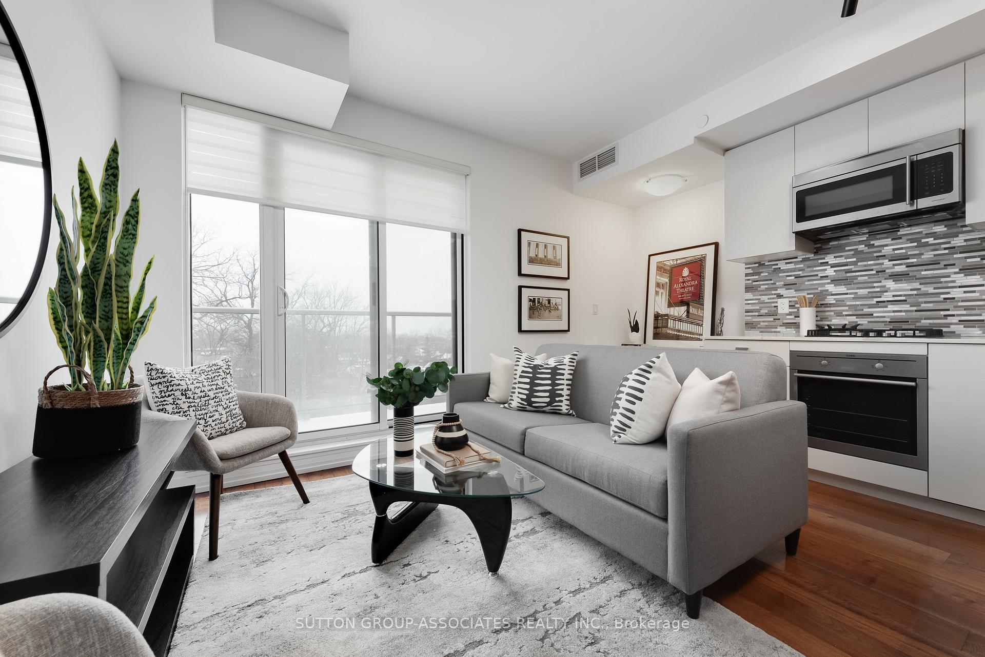 Photo 3 of Unit 413, 835 St Clair Avenue W, Toronto, Wychwood — HOMEH