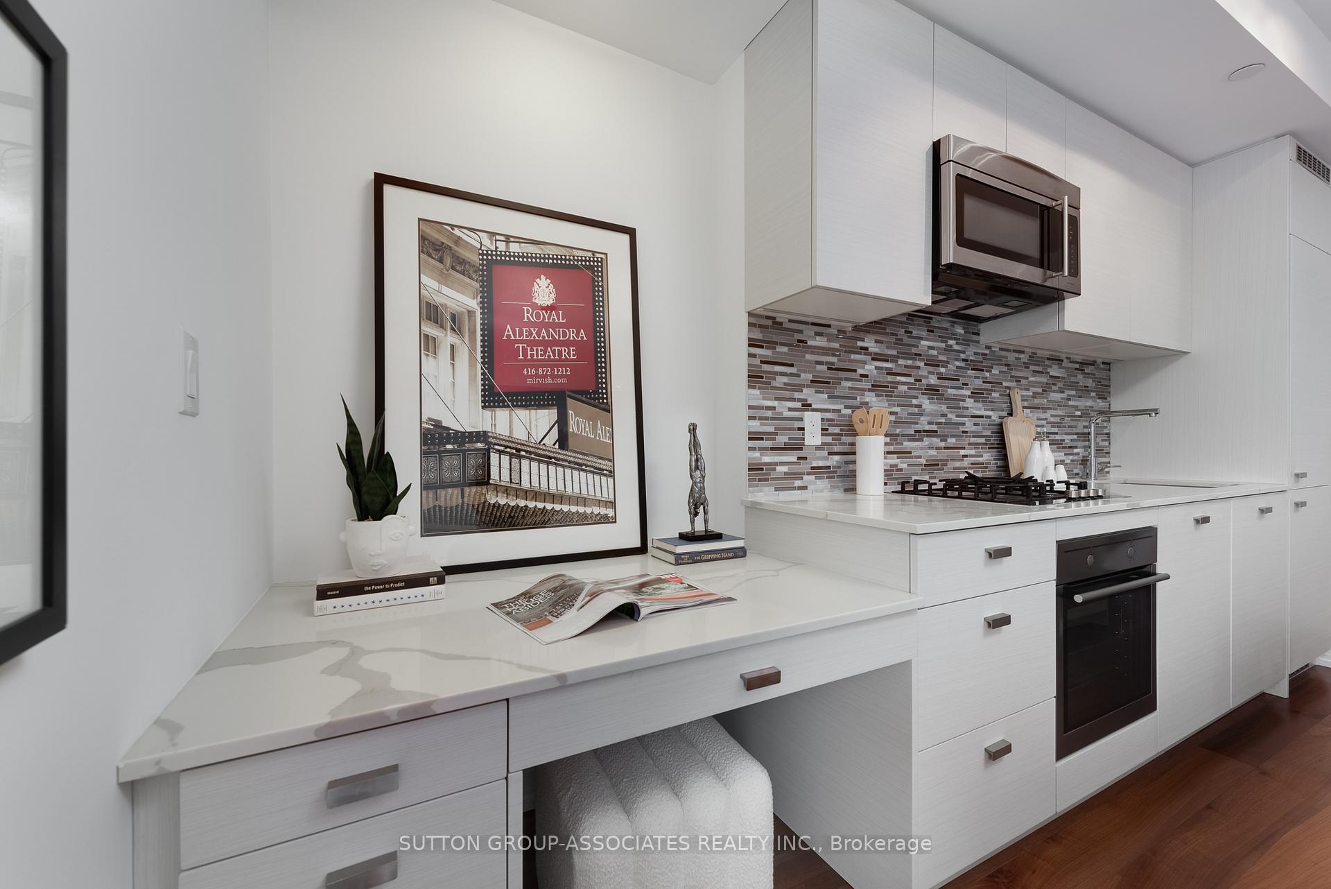 Photo 6 of Unit 413, 835 St Clair Avenue W, Toronto, Wychwood — HOMEH