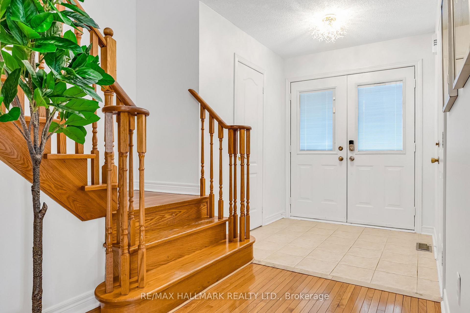 Photo 3 of 79 Aventura Crescent, Vaughan, Sonoma Heights — HOMEH