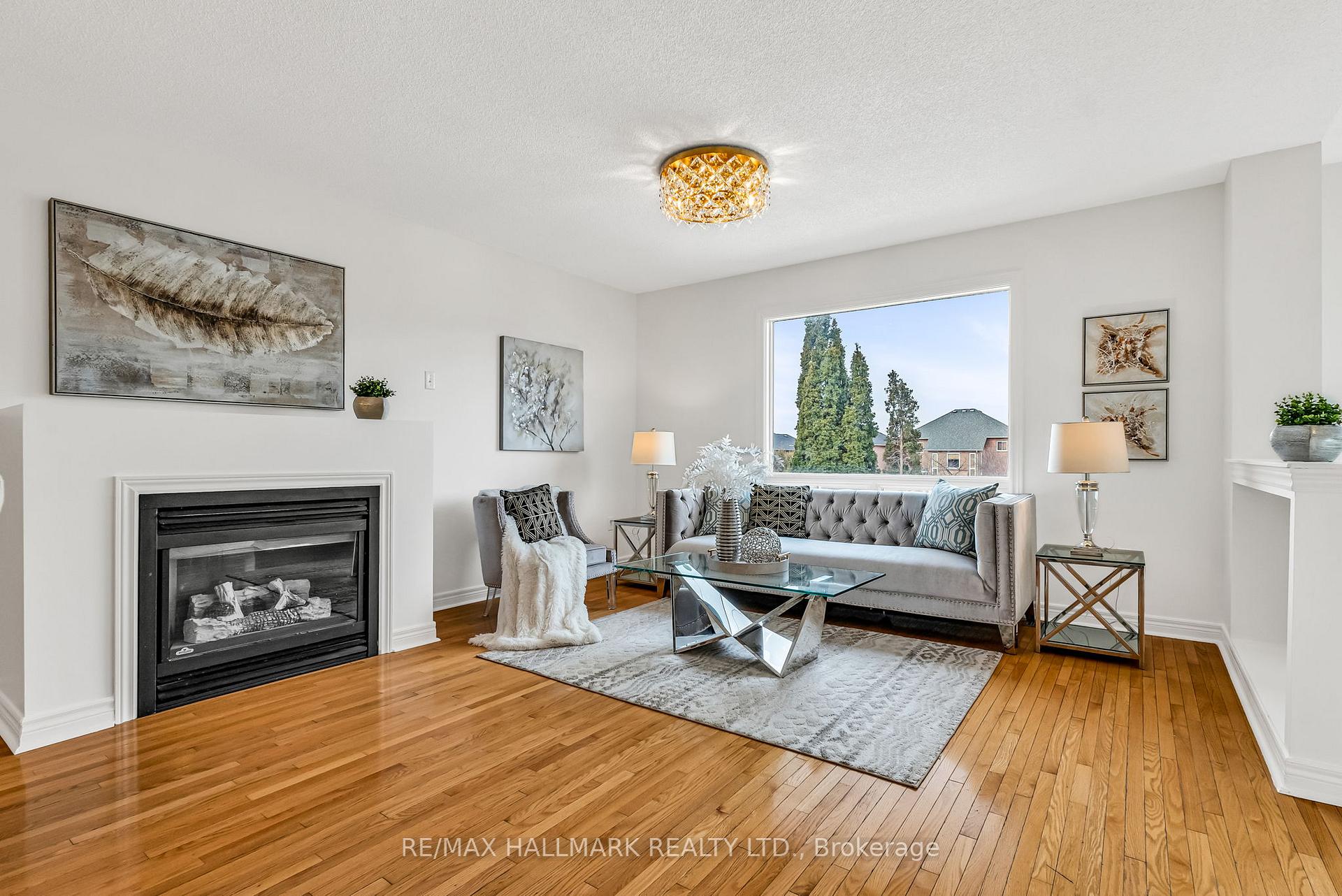 Photo 4 of 79 Aventura Crescent, Vaughan, Sonoma Heights — HOMEH