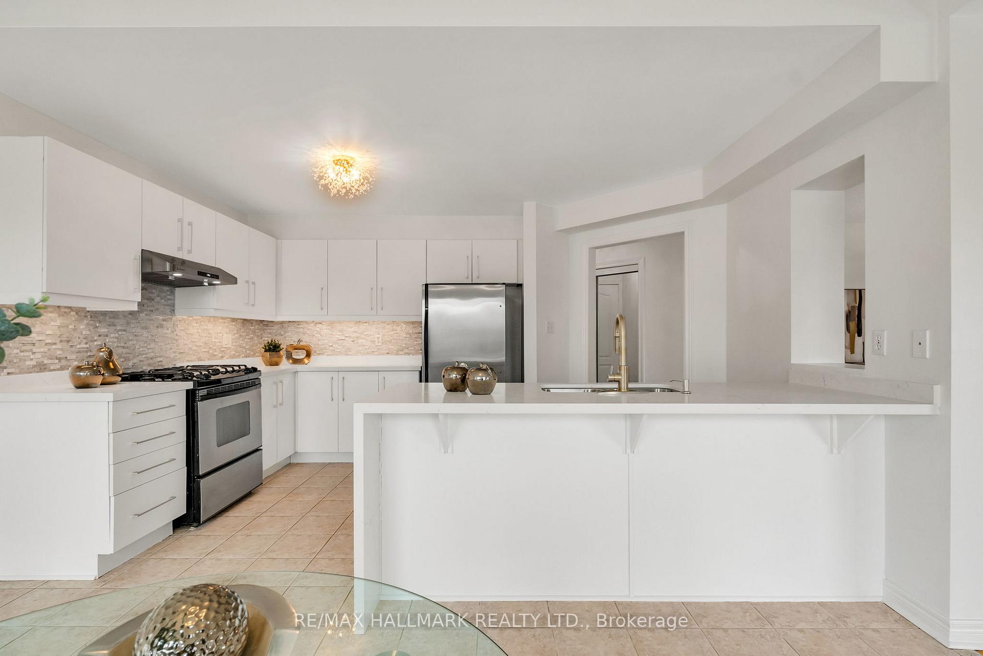 Photo 10 of 79 Aventura Crescent, Vaughan, Sonoma Heights — HOMEH