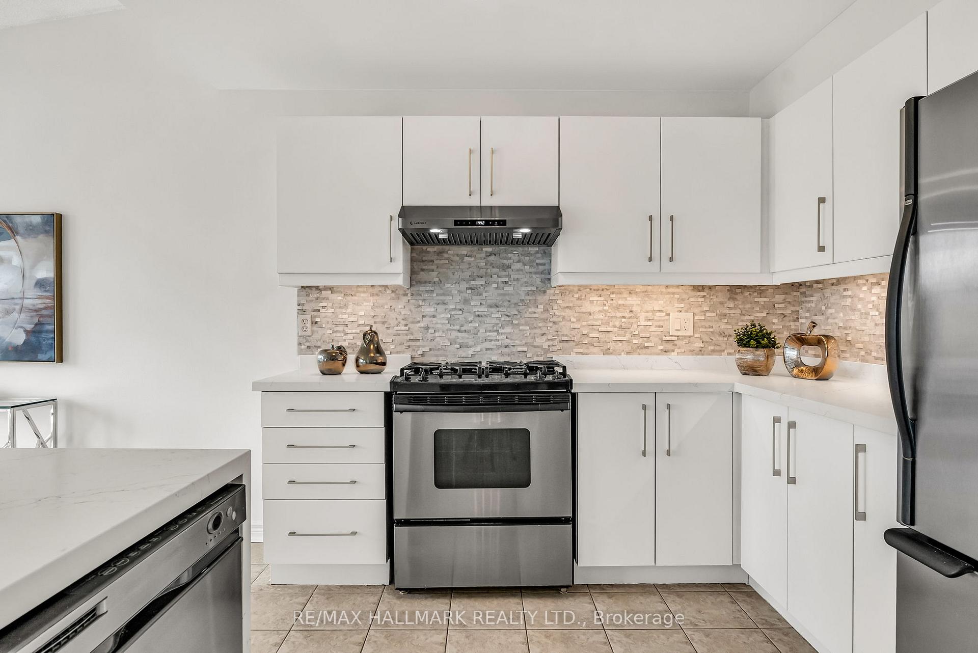 Photo 20 of 79 Aventura Crescent, Vaughan, Sonoma Heights — HOMEH