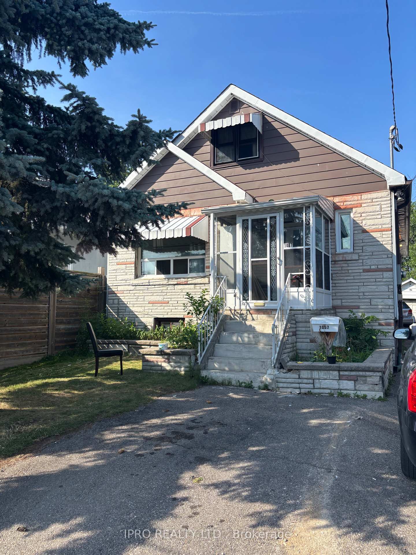 Front of Unit Bsmt, 1057 Greaves Avenue