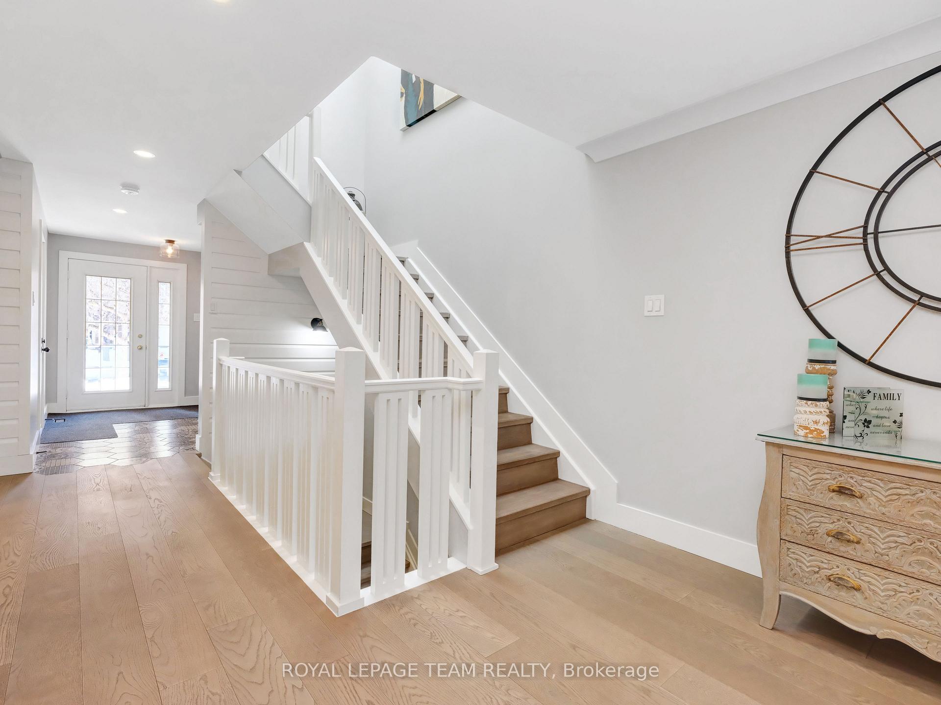Photo 3 of 107 Dalecroft Crescent, Ottawa, Centrepointe — HOMEH