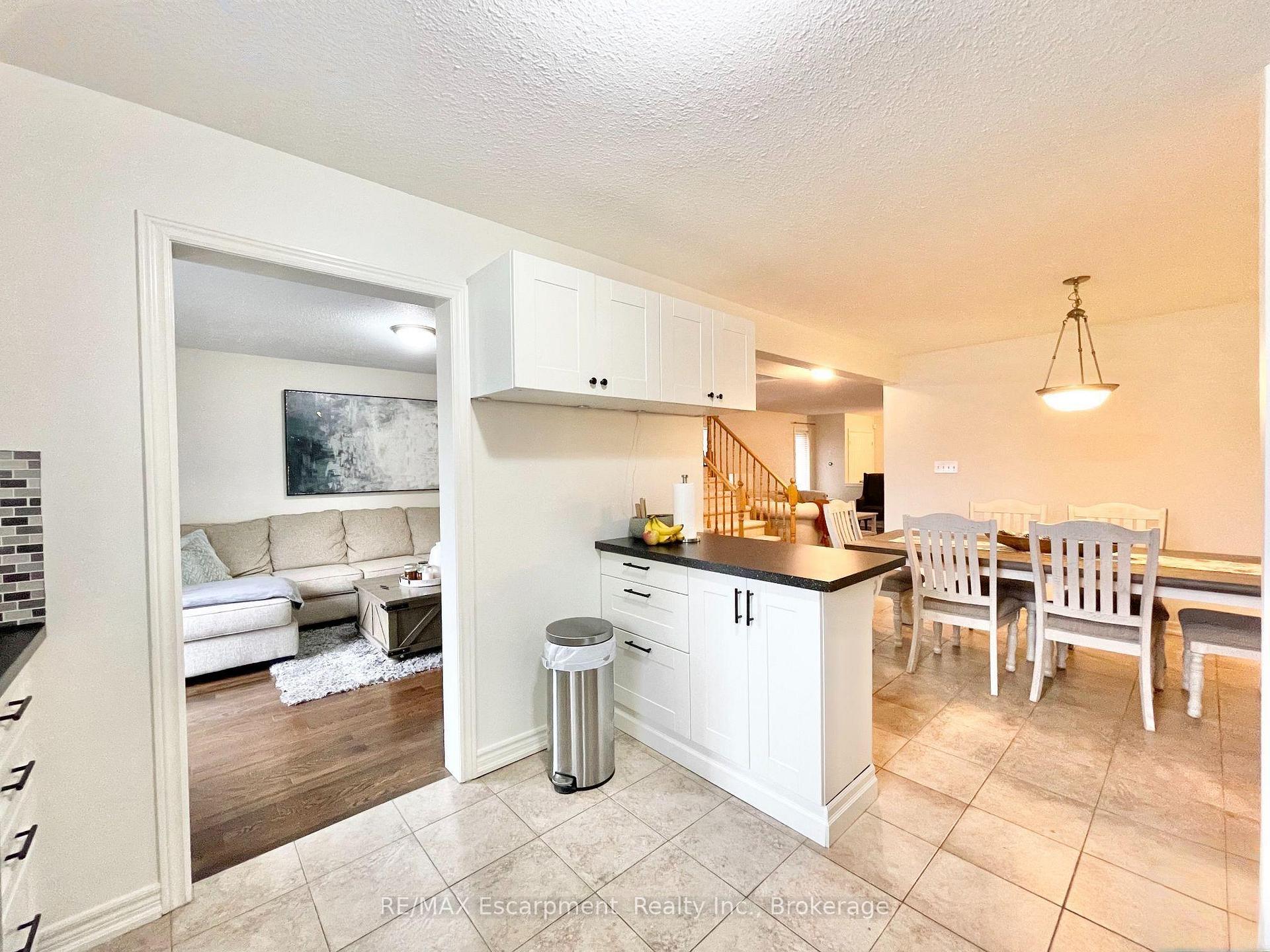 Photo 3 of Unit 6, 78 Peachwood Crescent, Hamilton, Stoney Creek — HOMEH